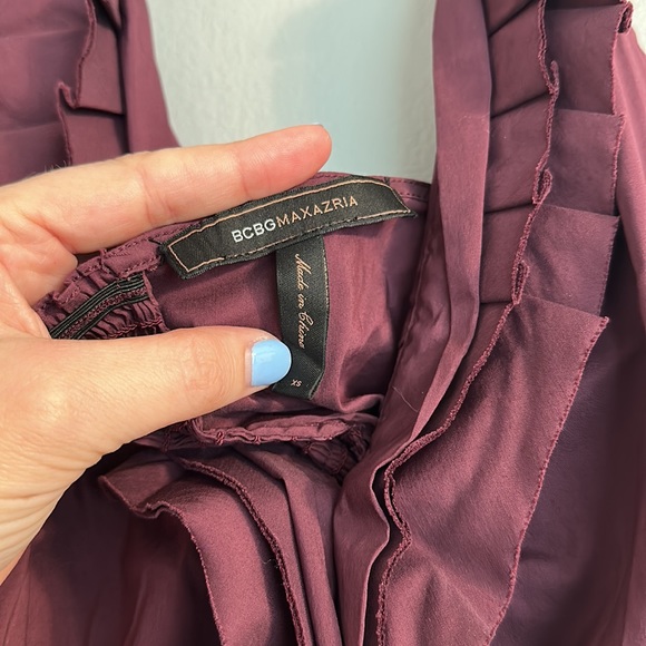 Gorgeous color purple 💜 Max Azira BCBG Halter Top with Ruffle detail - Picture 6 of 6
